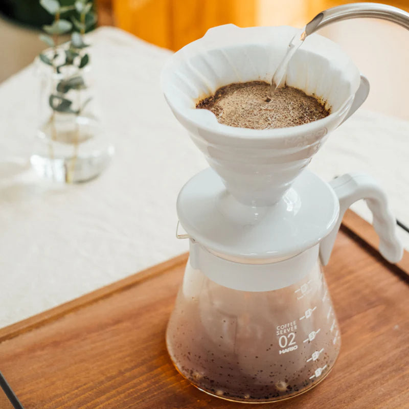 Hario V60 02 Seramik Kahve Demleme Seti “Beyaz”