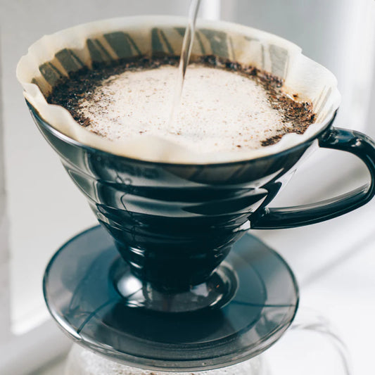 Hario V60 02 Siyah Şeffaf Plastik Dripper ve 40’lı Filtre Kağıdı Seti